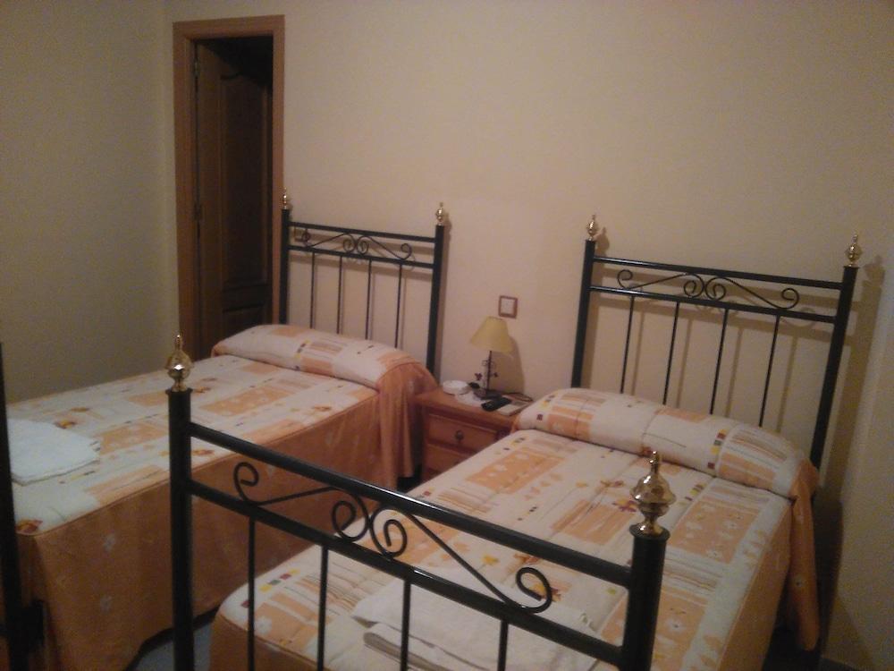 Hostal Miraflor De Las Cadenas Cuacos De Yuste Esterno foto
