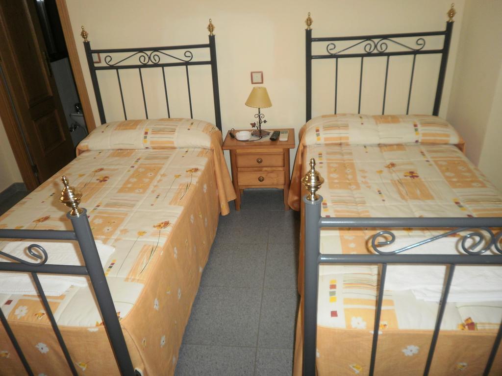 Hostal Miraflor De Las Cadenas Cuacos De Yuste Esterno foto